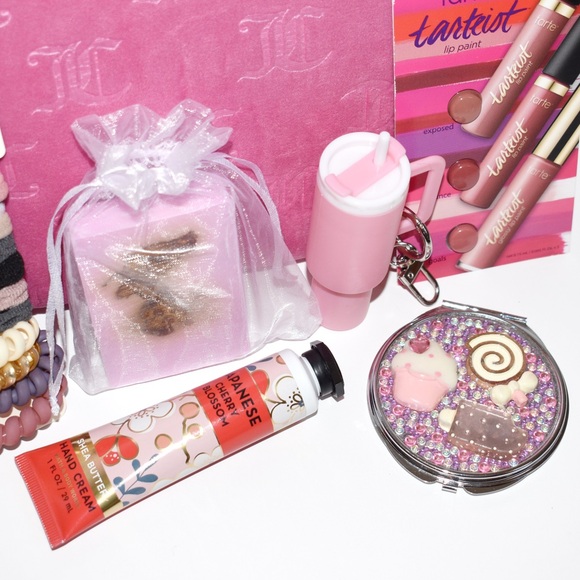 24pc Pink Beauty Bundle Juicy Couture Cosmetic Bag - Picture 4 of 5